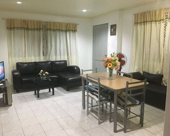 2bedroom Apartment Near Convention Cente - Iloilo City - Comedor