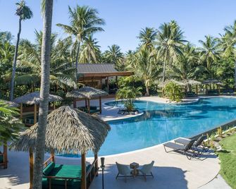 ロマニ アイランド リゾート - マロロライライ島 - プール