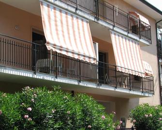 200 m from the beach large studio (single room) with 4 beds - Diamante - Edificio