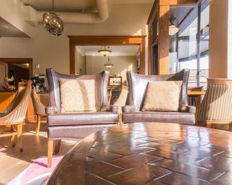 Two Comfortable Downtown Suites w/ City Views | Fireplace Access - Astoria