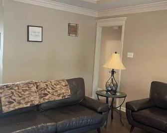 Lovely 3 bedroom, 2 bath home with play room - Cabot - Living room