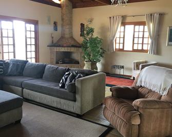 House in gated community with lots of nature and security - Ibiúna - Living room