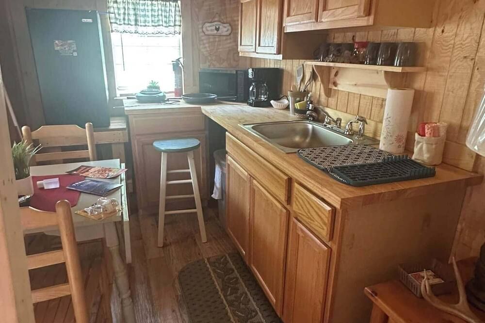 Gorgeous 3-bedroom cabin with AC in peaceful Isaban