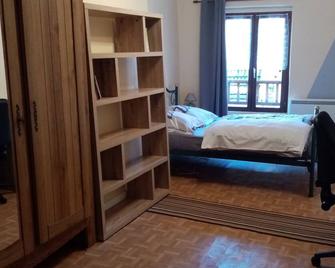 Small semi-detached town house in Poligny - Poligny - Schlafzimmer