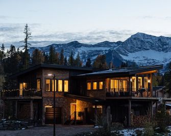 Blackstone B&B - Fernie - Building