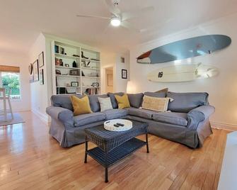 2 bedroom, 1 bathroom home, 2 kayaks, around the corner from neighborhood dock - Fort Lauderdale - Sala