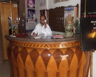 Hotel Kamini - Pimpri - Chinchwad - Рецепція