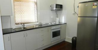 Champion Bay Apartments - Geraldton - Kitchen