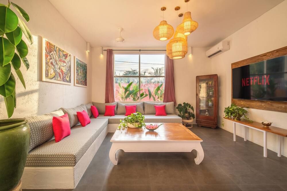 PinkPrivate Balangan - for Cool Adults Only - South Kuta - סלון