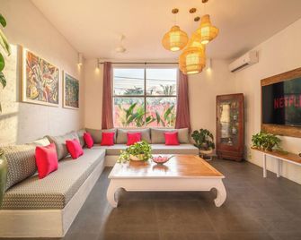 PinkPrivate Balangan - for Cool Adults Only - South Kuta - סלון