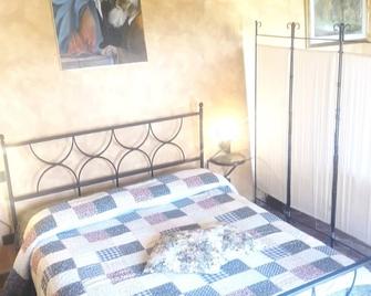 One-Room Flat 3 Km From San Gimignano - San Gimignano - Chambre