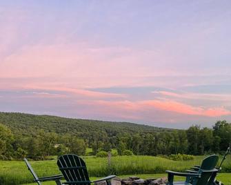 Entire Farmhouse with lots of open space 15 min north of Keene - Walpole - Vista del exterior