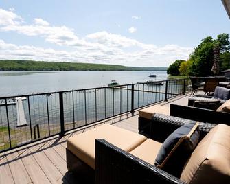 Fall Weekends - Check-In/Out Anytime! (Lakefront, Guest House: Letchworth) - Geneseo - Balkón