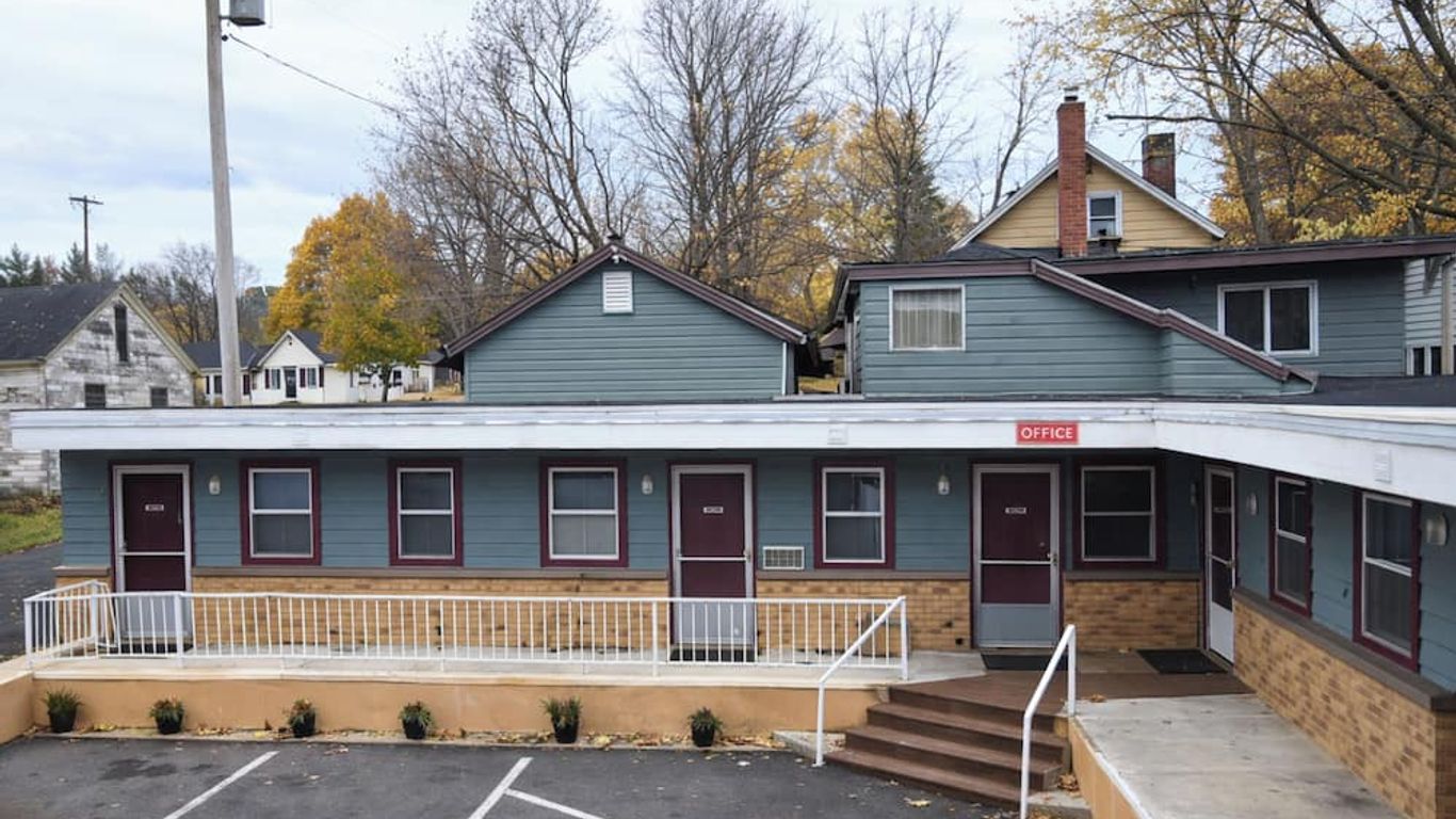 Economy Inn Cadillac MI by Hotel O