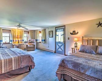 Lovely Mifflinburg Farmhouse - Multiple Decks - Mifflinburg - Habitación