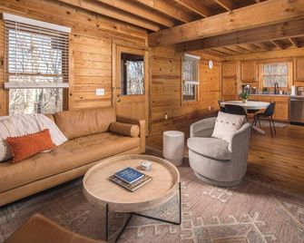 Red Feather Cabins 101 - Boone - Living room