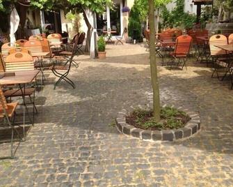 Hotel Restaurant Alter Hof - Hofheim - Патіо
