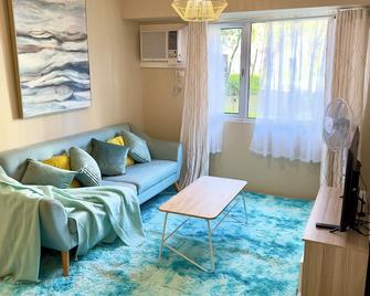 Blue Pool View 2Bedroom @Avida33 - Iloilo City