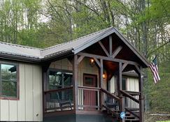 Charming cottage with pond in Heart of New River Gorge - Victor - Extérieur
