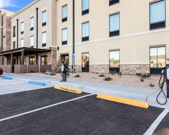 Comfort Inn & Suites Zion Park Area - Hurricane - Gebouw