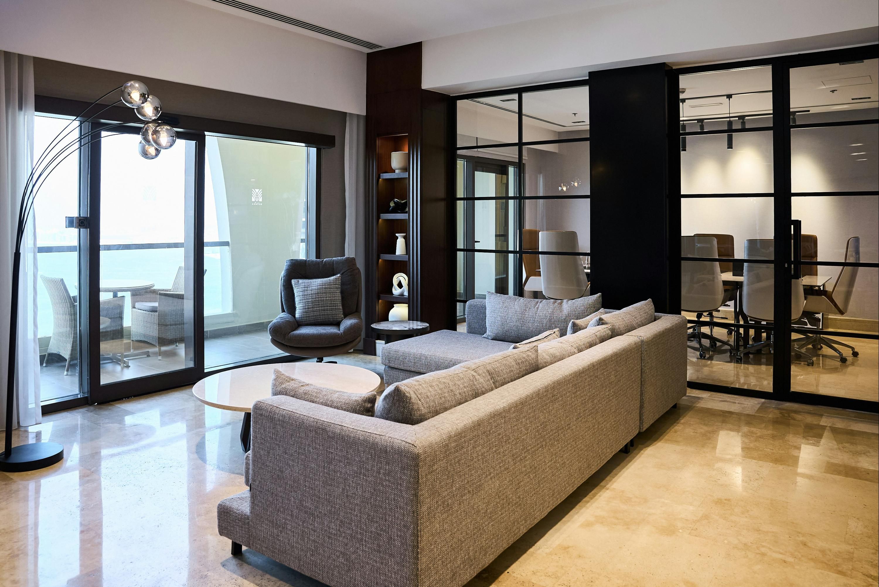 فندق منتجع أمواج روتانا - دبي - بار