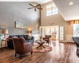 Quality Inn Decatur River City - Decatur - Sala de estar