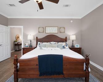 Cozy Cottage, Lakeview, Firepit, and Fishing @ Jolie Vue - Many - Slaapkamer