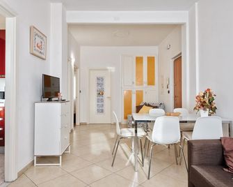 Toc-Toc Apartment a 10 min dall'Ospedale Maria Vittoria - Турин - Їдальня