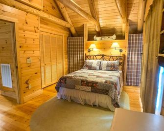 Pine Log Lodge - Jefferson - Bedroom