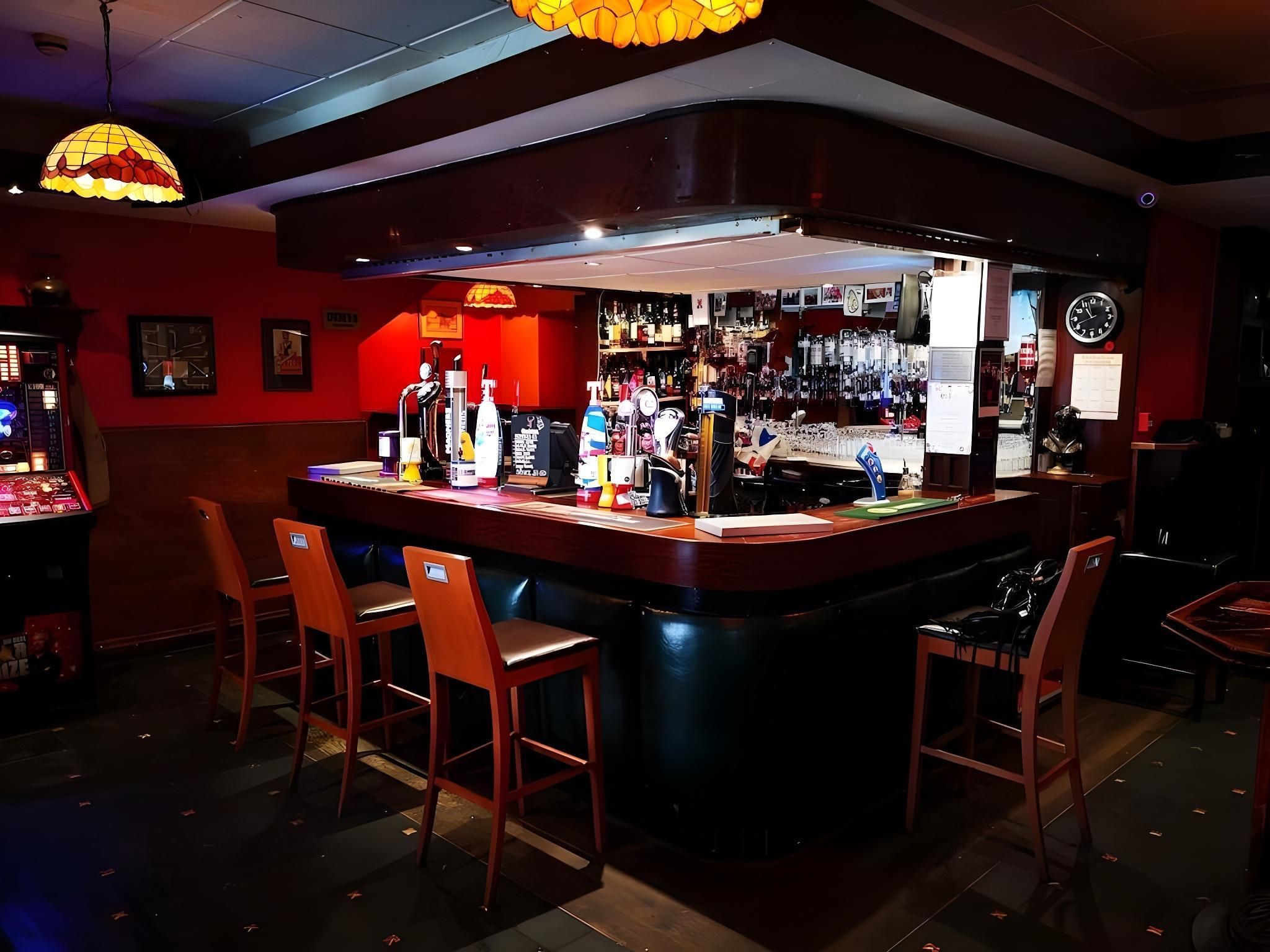 Claredon Hotel - אובן - בר