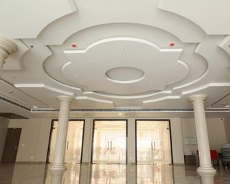 The Diamond Hotel & Banquet - Mau - Lobby