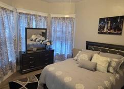 Cozy 3 bedroom minutes from Yale and beach - West Haven - Bedroom