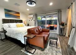 Sunrize Destinations - Newly renovated Mesa Studio - Santa Barbara - Sovrum