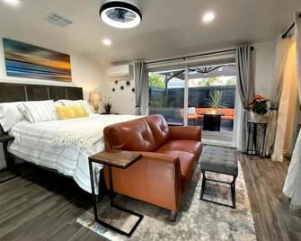 Sunrize Destinations - Newly renovated Mesa Studio - Santa Bárbara - Habitación