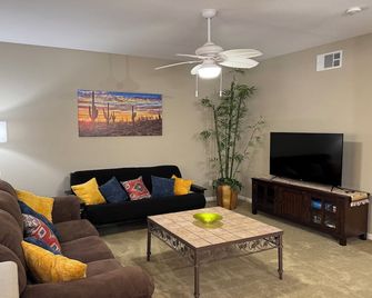 Welcome to Hawk Ridge Haven; your oasis in beautiful Mesquite, NV. - Mesquite - Salon
