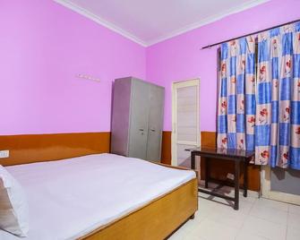 Spot On 44303 Canadian Guest House - Rājpura - Bedroom