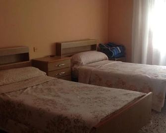 Hostel Alhambra - Gerona - Habitación