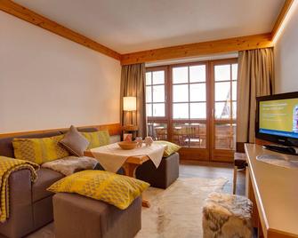 암 도르프플라츠 스위트 - 어덜트 온리 - 장크트안톤 암 알베르크 - 거실