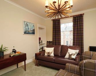 Lovat Arms Hotel - Beauly - Huiskamer