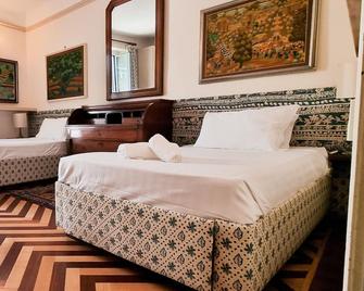 Vintage and Gorgeous 2-bed flat near Sforzesco Castle - Milano - Yatak Odası