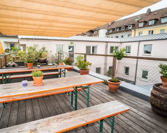 Babelfish Hostel - Würzburg - Balkon