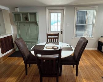 Uptown Watervliet - Watervliet - Dining room