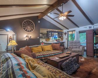 Cozy Bird house w Big screen! - Mount Hood Village - Living room