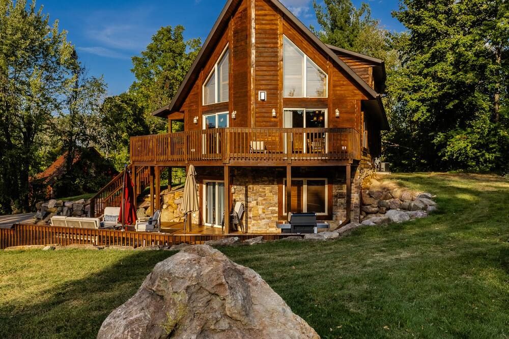 Devils Lake Escape -New Owners!! Sleeps 12 -8 Beds Walk To The Park - Baraboo - Gebouw