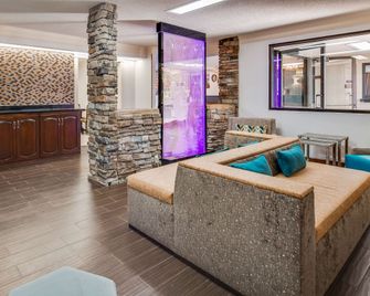 Best Western Inn & Suites of Macon - Macon - Olohuone
