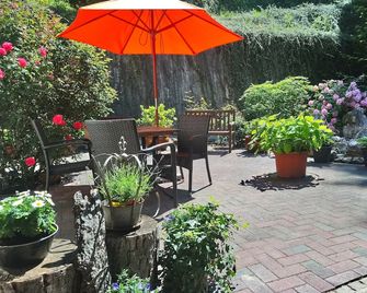 Käfernberg - Weinhotel - Alzenau in Unterfranken - Innenhof