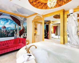 Fantasyland Hotel - Edmonton