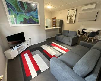 Breimba Street Apartments - Grafton - Wohnzimmer