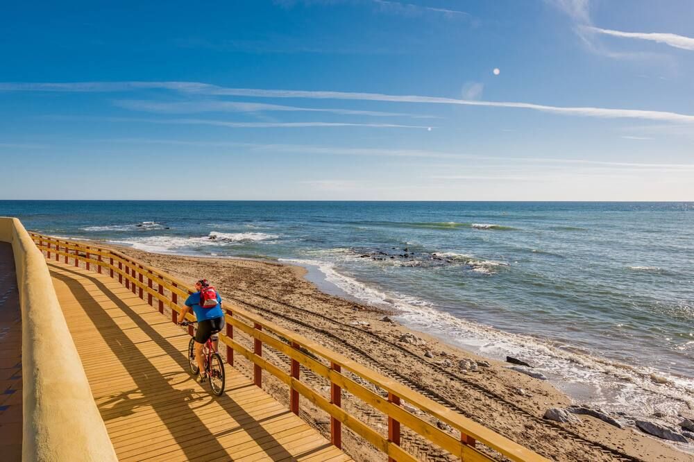 Macdonald Doña Lola Resort - La Cala de Mijas - חוף