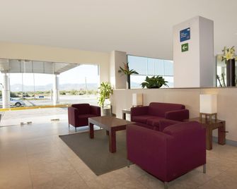 One Saltillo Derramadero - Saltillo - Recepción